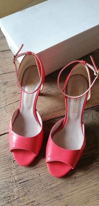 Pieds nus a talon 37 Eram