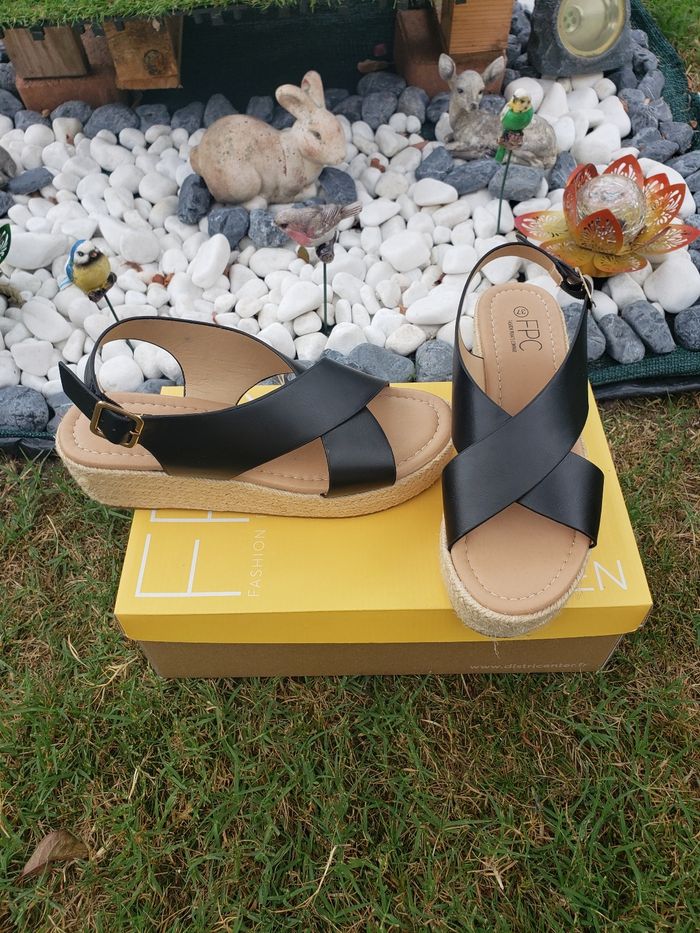 Sandales 🎀 FPC pointure 37 10€ - photo numéro 5