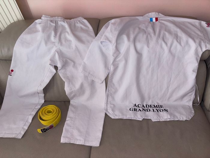 Tenue de takwondo comme neuve +ceinture jaune - photo numéro 4