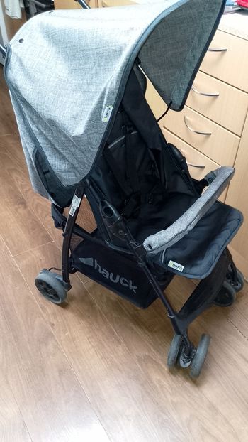 Poussette HAUCK compact et très pratique 