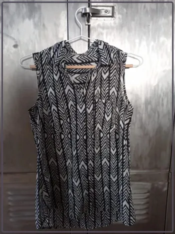 Blouse sans manches noir et blanc Camaïeu taille S bon état
