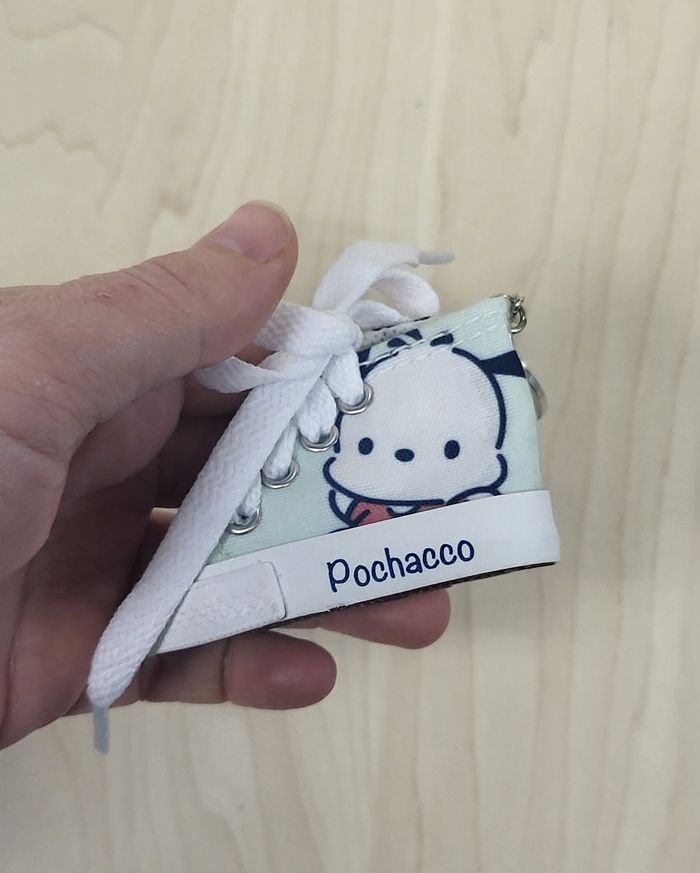 Porte-clé Sanrio Sneaker Pochacco - photo numéro 2