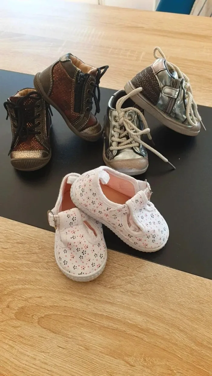 Lot de 3 paires de chaussures pointure 19