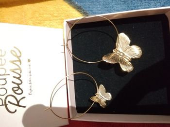 Boucles d'oreilles papillons poupée rousse