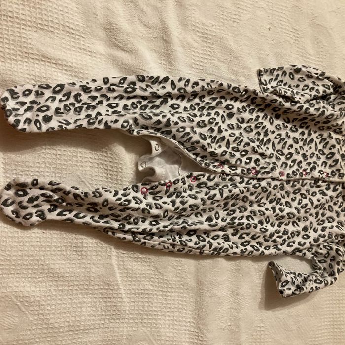 Lot pyjamas en 6/9 mois - photo numéro 2
