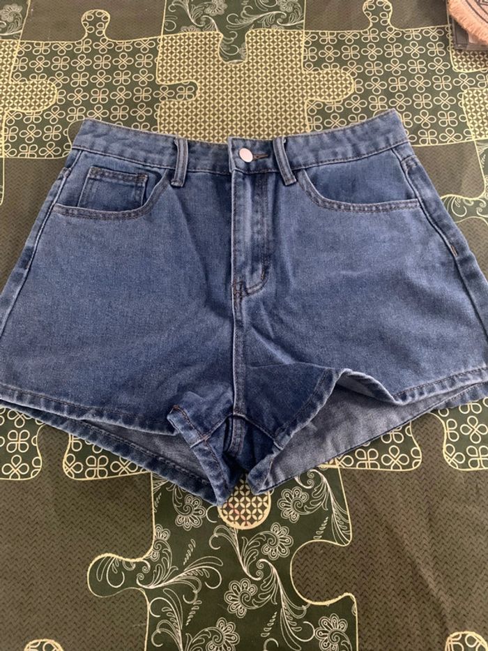 Short jeans