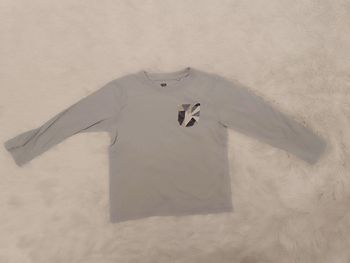 2€ t-shirt manches longues poche T. 4 / 6 ans Lupilu