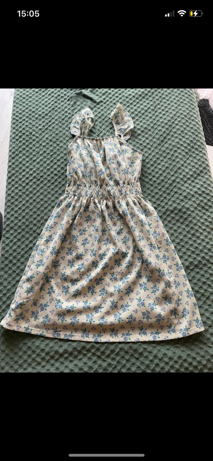 Très joli lot de 3 robes d’été fille 8 ans - photo numéro 2