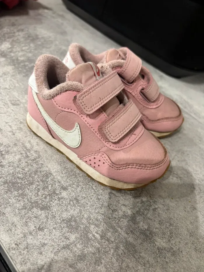 Basket nike fille rose taille 23,5