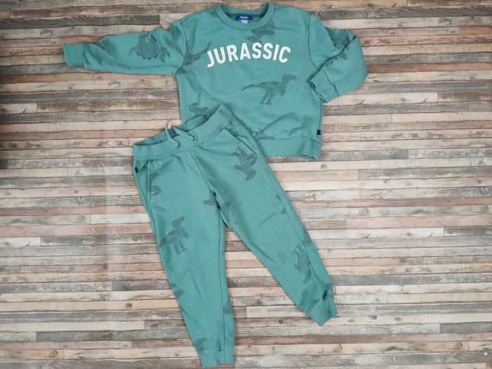 Ensemble de sport Okaïdi taille 5 ans