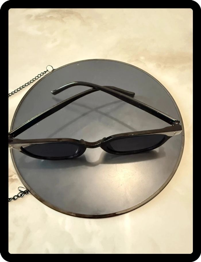 Lunette de soleil noire - photo numéro 3