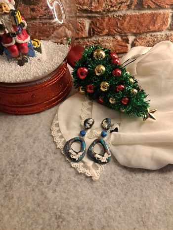 Boucles d'oreilles pendante style créoles bleu et gris