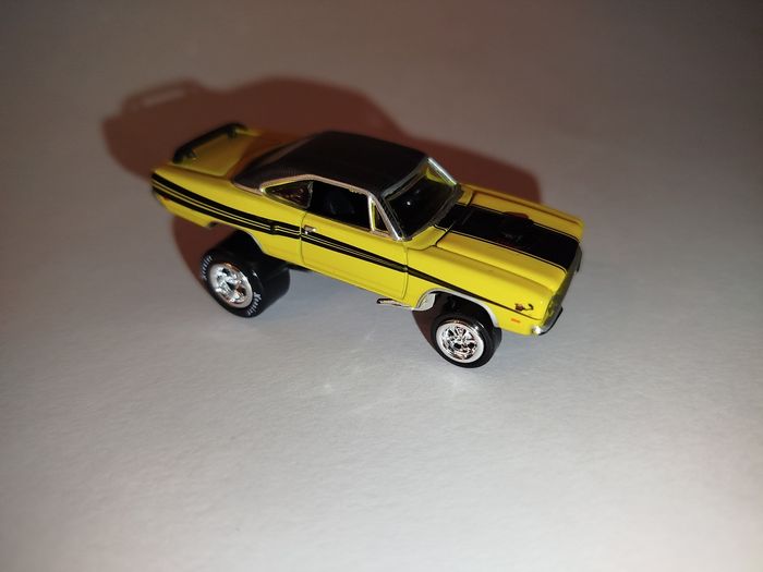 1970 Plymouth Road Runner Johnny Lightning 1/64
