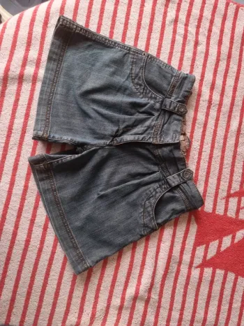 Short fille