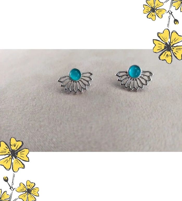 Boucles d’oreilles puces argentées – motif fleur turquoise - Collection Brume Bleue - photo numéro 6