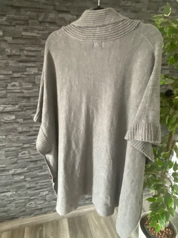 🩶🤍Très beau  Poncho H&M – Taille Unique -TBE🤍🩶 - photo numéro 7