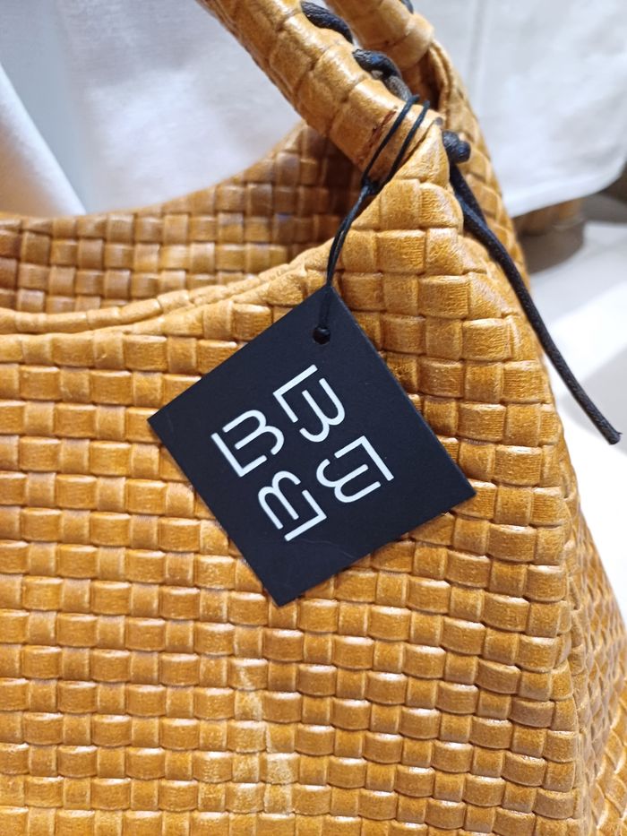 Sac à main cuir porté épaule ou bandoulière neuf Lucca Baldi - photo numéro 2