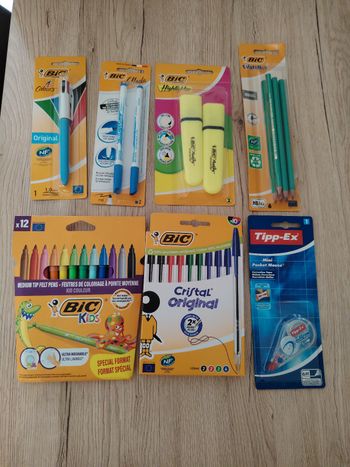 Lot fournitures scolaires