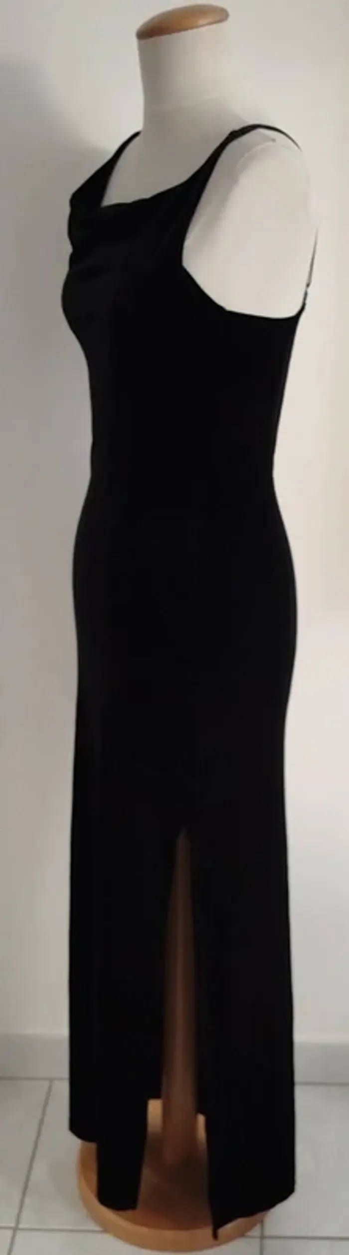 Magnifique robe longue noire  fendue Tati c'est chic taille 36 - photo numéro 4