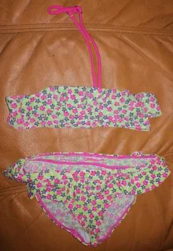 Maillot de bain 2 pièces fille taille 14 ans