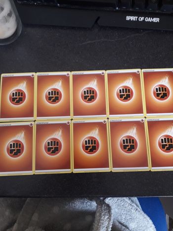 Lot de 10 cartes 2020 Pokémon énergie combat  neuves