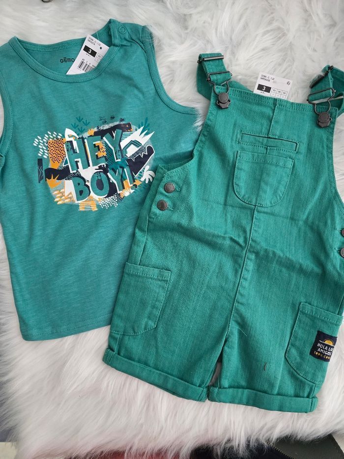 NEUFS (non portés)🏷🏷🥰🤩🥰 superbe ensemble salopette et débardeur 3 ans garçon 💚💚🫶 - photo numéro 2
