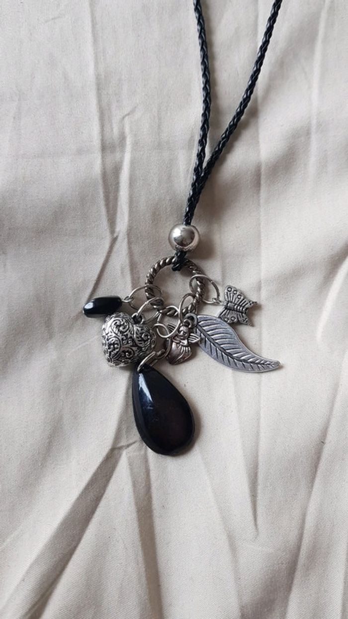 Collier avec pendentif jamais porté - photo numéro 2