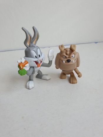 2 figurines
