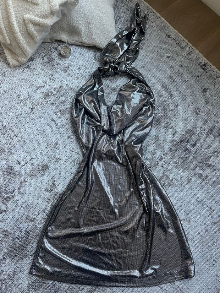 Robe de soirée dos nu argentée - taille unique/ ajustable - photo numéro 2