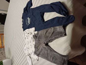 2 pyjamas garçons Taille 12 mois