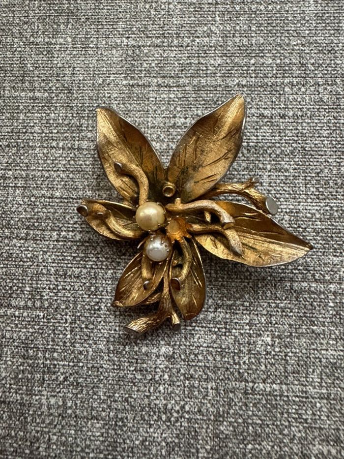 Broche
