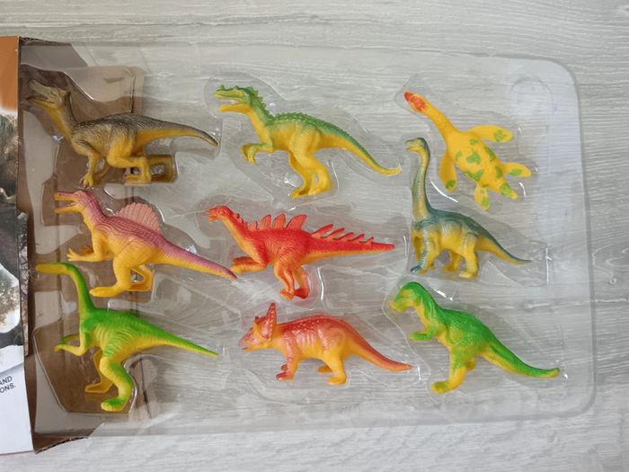 Set de dinosaures en plastique - photo numéro 3