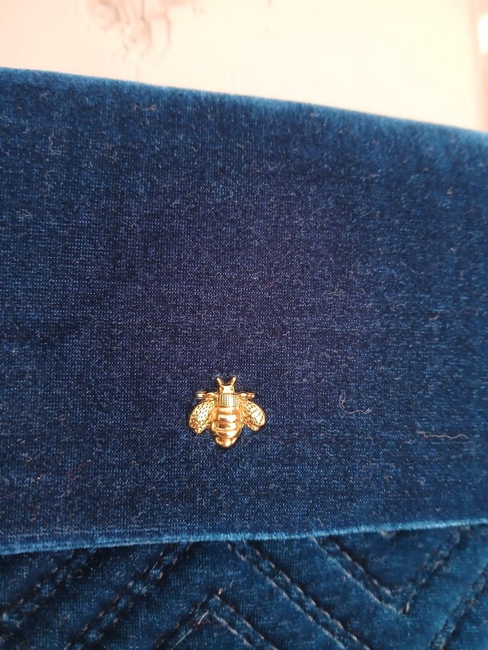 Pochette aspect velours. - photo numéro 3