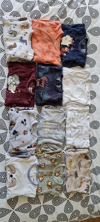 Lot de 12 pyjamas T 6 mois