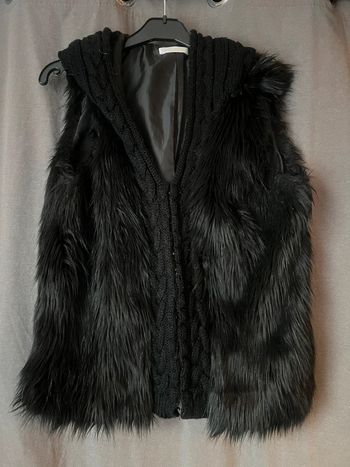 Gilet fourrure sans manches avec capuche