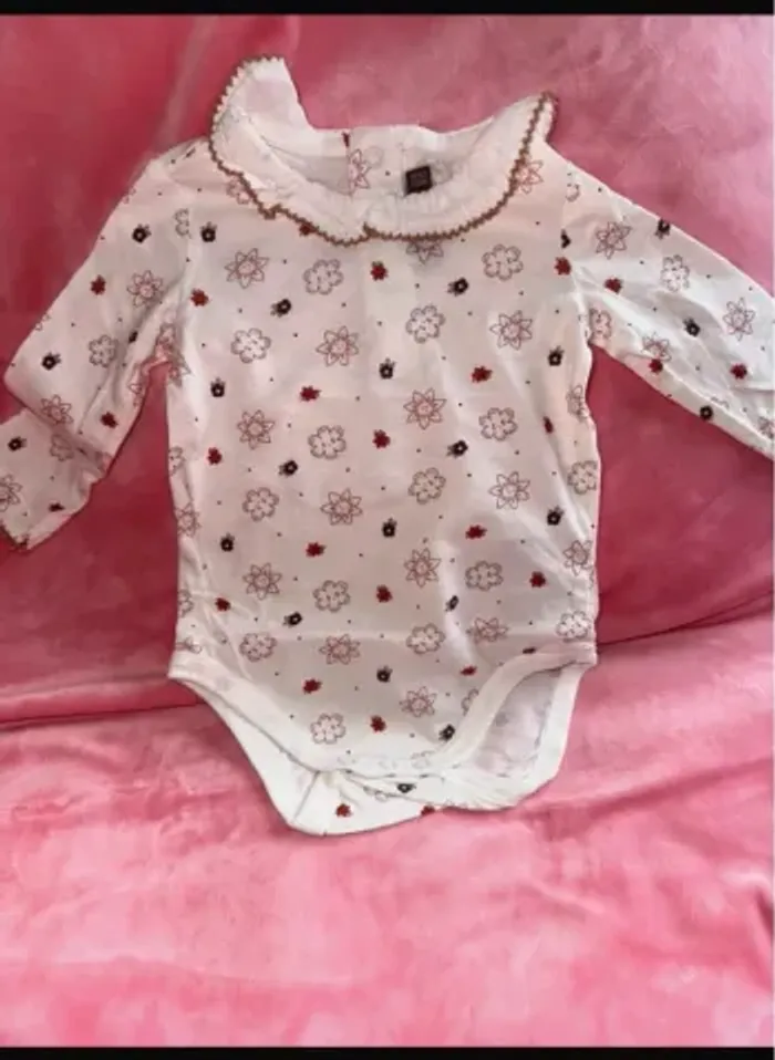 Bodie écru motifs fleurs col pétale col Claudine Sergent Major