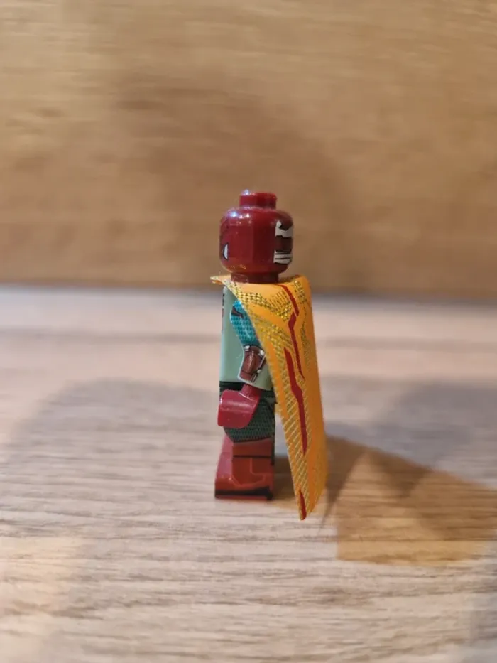 Figurine type lego Vision La sorcière rouge Wanda Marvel - photo numéro 2