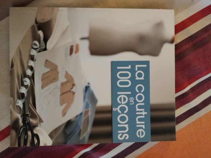Livre de couture - photo numéro 1