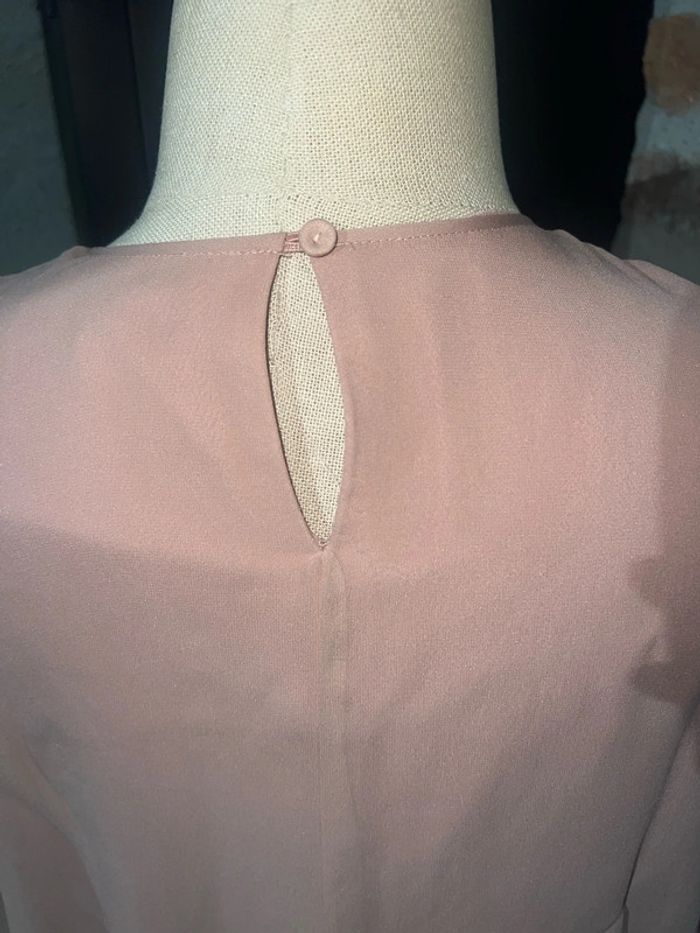 Magnifique robe  transparents au bras . Neuve - photo numéro 2