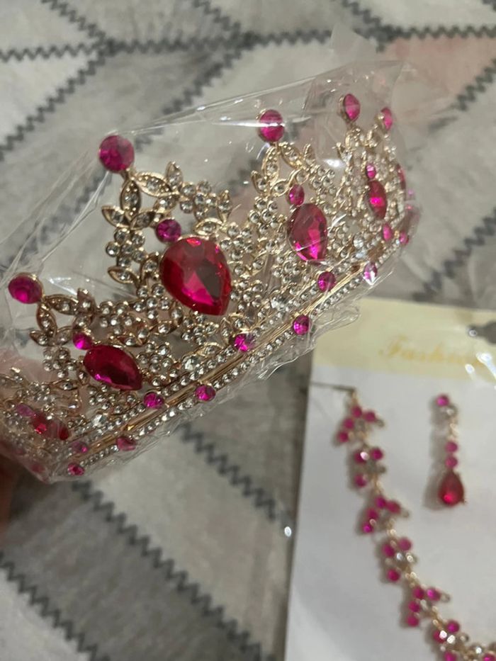 Ensemble parure de mariée ou princesse neuve avec la couronne - photo numéro 3