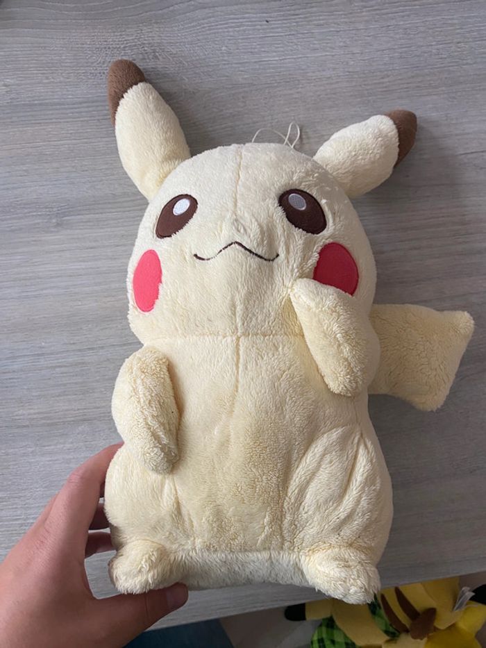Grande peluche pikachu pastel