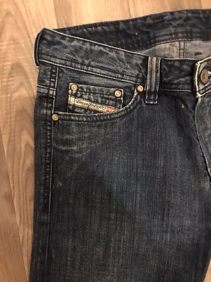 Pantalon jeans Diesel unisexe troué bleu marine taille 28/32 - photo numéro 3