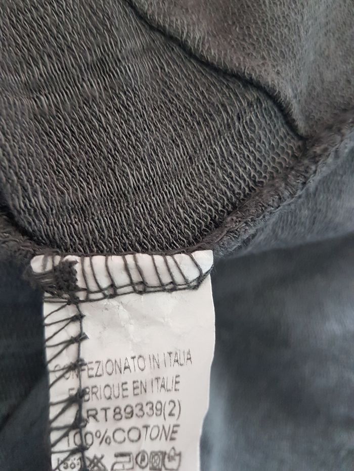 Pull fin gris, fils argentés, forme liquette, coton. Made in Italy. T42, aisselles 46cm, haut 61cm. - photo numéro 5