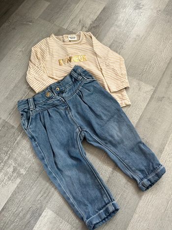 Ensemble jean et teeshirt.