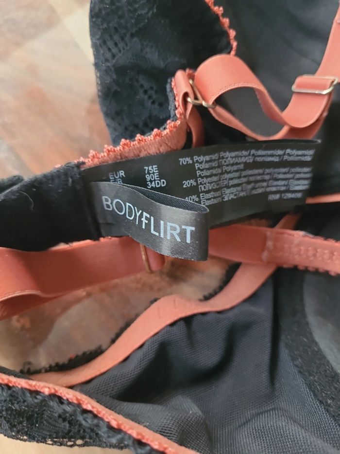 Soutien gorge - photo numéro 3