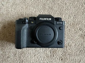Boîtier Fujifilm X-T4 peu utilisé + accessoires, il date de janvier 2024