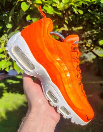 Baskets Nike air max 95 total orange overbranding pointure 40 neuves
