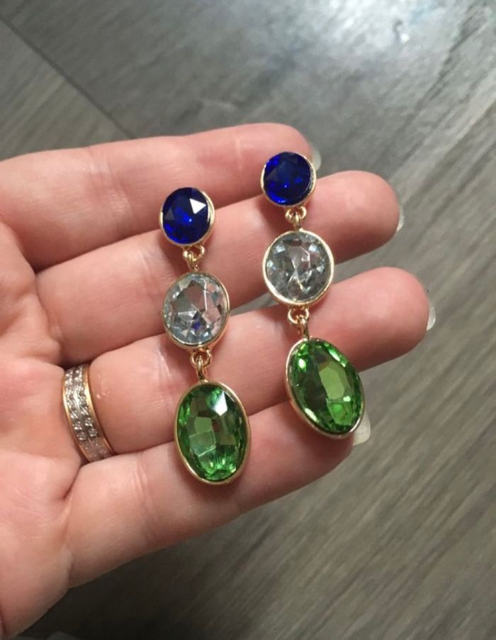 Boucles d’oreilles pendantes NEUVES pour femme  avec pierres couleurs bleu foncé, blanc et vert - photo numéro 4