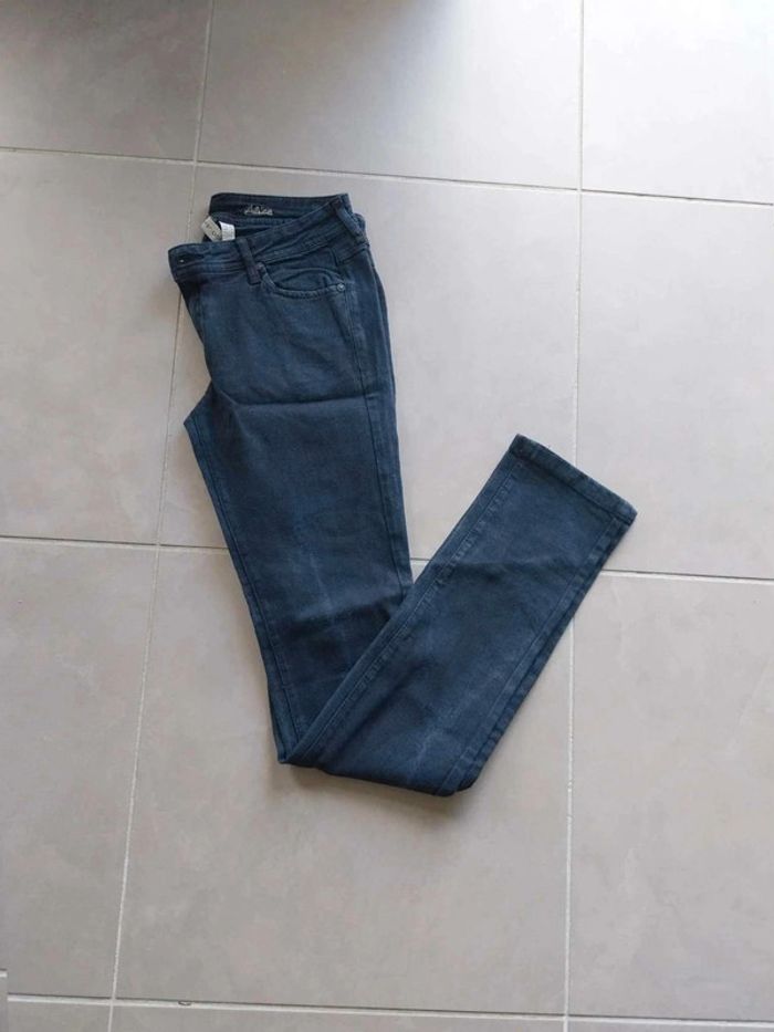 Jean's gris/noir serre  en bas  T38