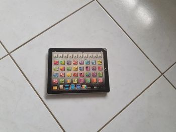 Jouet imitation tablette V6